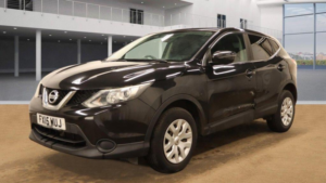2015 Nissan Qashqai 1.2 Dig-T Visia 2WD Euro 5 (s/s) 5dr in Black — image 2