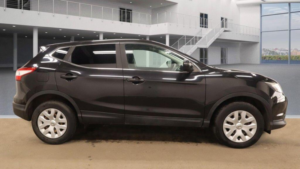 2015 Nissan Qashqai 1.2 Dig-T Visia 2WD Euro 5 (s/s) 5dr in Black — image 5