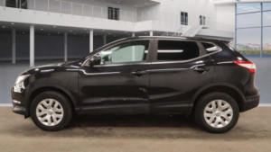 2015 Nissan Qashqai 1.2 Dig-T Visia 2WD Euro 5 (s/s) 5dr in Black — image 6