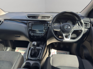 2020 Nissan Qashqai 1.3 Dig-T N-Connecta Euro 6 (s/s) 5dr in Silver — image 2