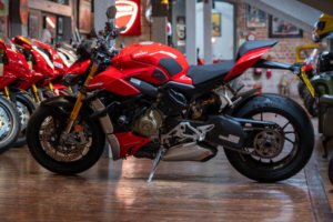 2023 Ducati Streetfighter V4s *1 Former Keeper - Low Mileage* in Red — image 3