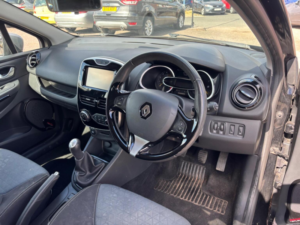 2015 Renault Clio 1.5 Dci Dynamique S Medianav Euro 5 (s/s) 5dr in Black — image 3