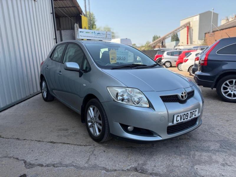 2009 Toyota Auris 1.6 Vvt-I Tr 5dr in Silver — image 1