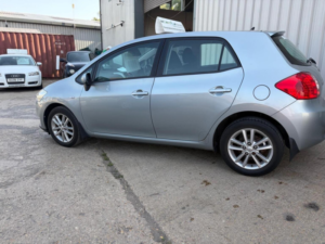 2009 Toyota Auris 1.6 Vvt-I Tr 5dr in Silver — image 2