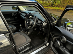 2019 MINI Hatch 1.5 Cooper Classic Hatchback 5dr Petrol Manual Euro 6 (s/s) (136 Ps) in Black — image 3