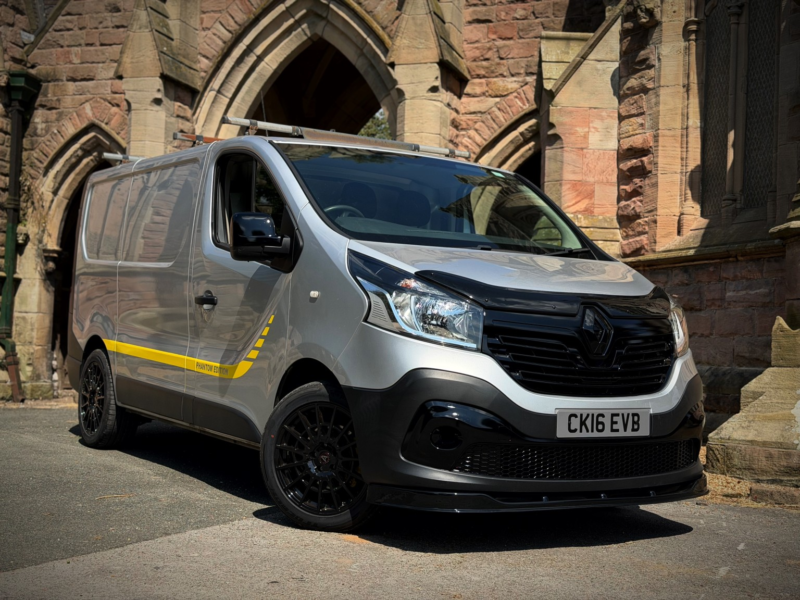 2016 Renault Trafic 1.6 Sl27 Energy Dci 120 Business in Silver — image 1