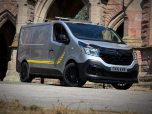 2016 Renault Trafic 1.6 Sl27 Energy Dci 120 Business in Silver — image 2