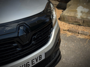 2016 Renault Trafic 1.6 Sl27 Energy Dci 120 Business in Silver — image 3