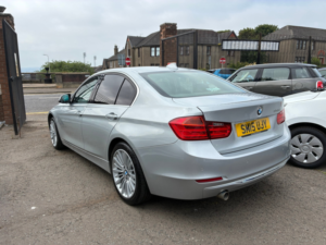 2015 BMW 3 Series 2.0 318d Luxury Saloon 4dr Diesel Manual Euro 5 (s/s) (143 Ps) in Silver — image 3