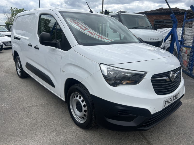 2021 Vauxhall Combo 1.5 Turbo D 2300 Dynamic in White — image 1