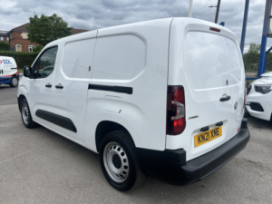 2021 Vauxhall Combo 1.5 Turbo D 2300 Dynamic in White — image 3