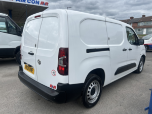 2021 Vauxhall Combo 1.5 Turbo D 2300 Dynamic in White — image 4