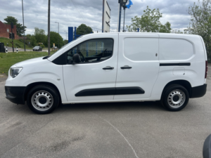 2021 Vauxhall Combo 1.5 Turbo D 2300 Dynamic in White — image 6
