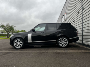 2020 Land Rover Range Rover 3.0 Range Rover Westminster Sdv6 Auto 4WD 5dr in Black — image 2