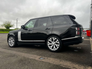 2020 Land Rover Range Rover 3.0 Range Rover Westminster Sdv6 Auto 4WD 5dr in Black — image 3