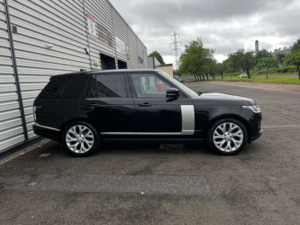 2020 Land Rover Range Rover 3.0 Range Rover Westminster Sdv6 Auto 4WD 5dr in Black — image 6