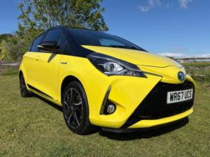 2017 Toyota Yaris 1.5 Vvt-H Yellow Bi-Tone Limited Edition E-CVT Euro 6 (s/s) 5dr in Yellow — image 3