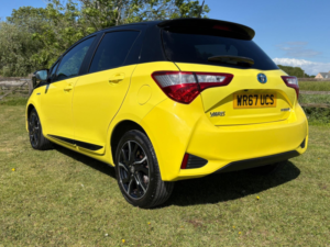 2017 Toyota Yaris 1.5 Vvt-H Yellow Bi-Tone Limited Edition E-CVT Euro 6 (s/s) 5dr in Yellow — image 5