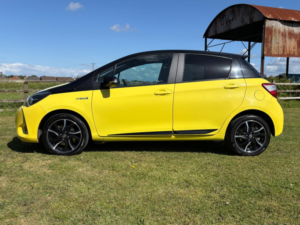 2017 Toyota Yaris 1.5 Vvt-H Yellow Bi-Tone Limited Edition E-CVT Euro 6 (s/s) 5dr in Yellow — image 6