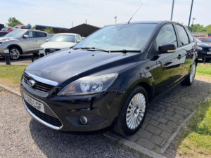 2010 Ford Focus 2.0 Titanium 5dr in Black — image 3