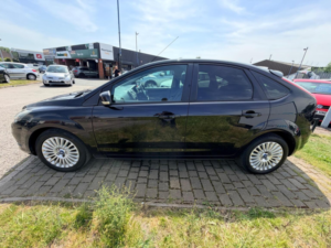 2010 Ford Focus 2.0 Titanium 5dr in Black — image 5