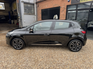 2015 Renault Clio 1.5 Dynamique Medianav Dci 90 Stop & Start in Black — image 6