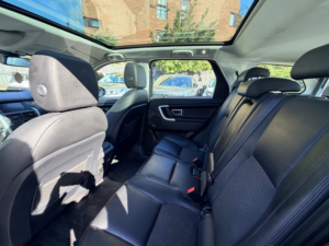 2017 Land Rover Discovery Sport Td4 Se Tech in Black — image 5