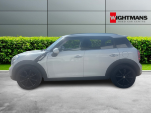 2013 MINI Countryman 2.0 Cooper Sd Countryman in White — image 4