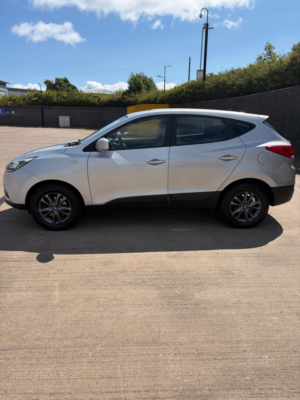 2015 Hyundai Ix35 1.7 Crdi S SUV 5dr Diesel Manual Euro 5 (s/s) (115 Ps) in Silver — image 2