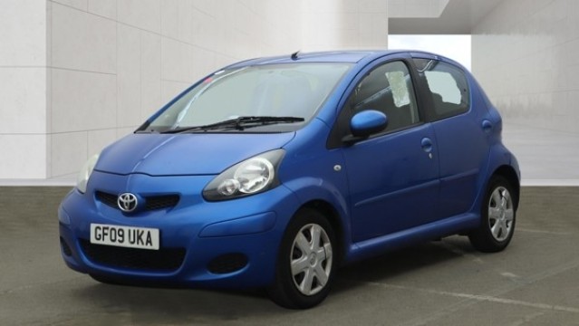 2009 Toyota Aygo 1.0 Vvt-I Blue Automatic in Blue — image 1