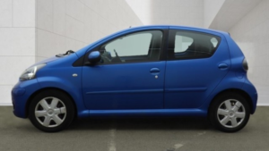 2009 Toyota Aygo 1.0 Vvt-I Blue Automatic in Blue — image 6