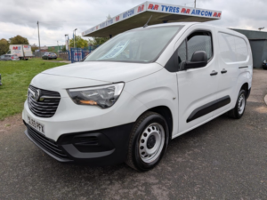 2020 Vauxhall Combo 1.5 Turbo D 2300 Edition in White — image 2