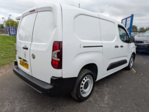 2020 Vauxhall Combo 1.5 Turbo D 2300 Edition in White — image 4