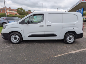 2020 Vauxhall Combo 1.5 Turbo D 2300 Edition in White — image 5