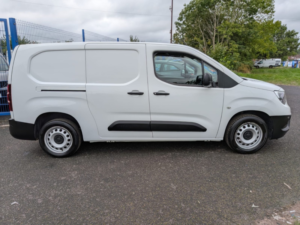 2020 Vauxhall Combo 1.5 Turbo D 2300 Edition in White — image 6