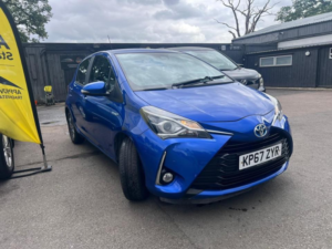 2017 Toyota Yaris 1.5 Vvt-H Icon Tech in Blue — image 2