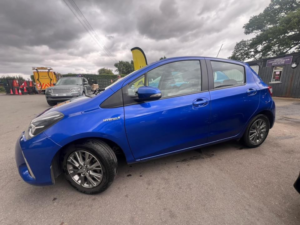 2017 Toyota Yaris 1.5 Vvt-H Icon Tech in Blue — image 3