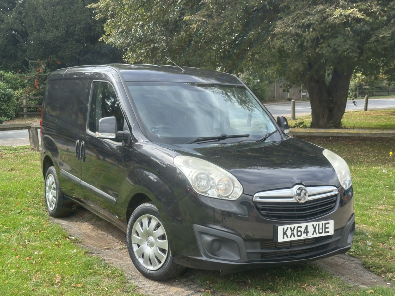 2014 Vauxhall Combo 1.6 Cdti 2300 16v Sportive Crew Van in Black — image 1