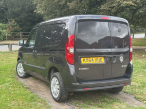 2014 Vauxhall Combo 1.6 Cdti 2300 16v Sportive Crew Van in Black — image 3
