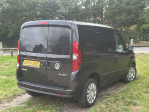 2014 Vauxhall Combo 1.6 Cdti 2300 16v Sportive Crew Van in Black — image 4