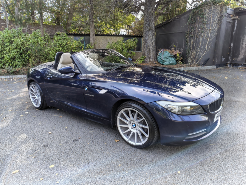 2010 BMW Z4 2.5 Z4 Sdrive23i Roadster in Blue — image 1