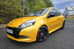 2012 Renault Clio 2.0 Renaultsport in Yellow — image 2