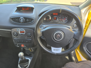 2012 Renault Clio 2.0 Renaultsport in Yellow — image 3