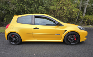 2012 Renault Clio 2.0 Renaultsport in Yellow — image 6