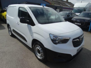 2022 Vauxhall Combo 1.5 Turbo D 2300 Dynamic Auto L1 H1 Euro 6 (s/s) 4dr in White — image 3