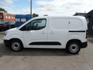 2022 Vauxhall Combo 1.5 Turbo D 2300 Dynamic Auto L1 H1 Euro 6 (s/s) 4dr in White — image 5