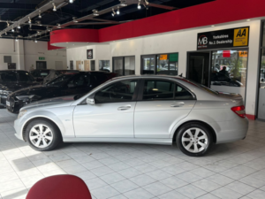 2010 Mercedes-Benz C Class 1.8 C180 Blueefficiency Se in Silver — image 6