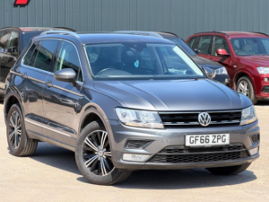 2017 Volkswagen Tiguan 2.0 Tdi Bluemotion Tech Se Navigation DSG 4motion Euro 6 (s/s) 5dr in Grey — image 5