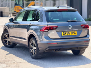 2017 Volkswagen Tiguan 2.0 Tdi Bluemotion Tech Se Navigation DSG 4motion Euro 6 (s/s) 5dr in Grey — image 6