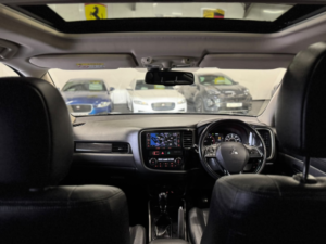 2018 Mitsubishi Outlander 2.2 Di-D 4 in Grey — image 2